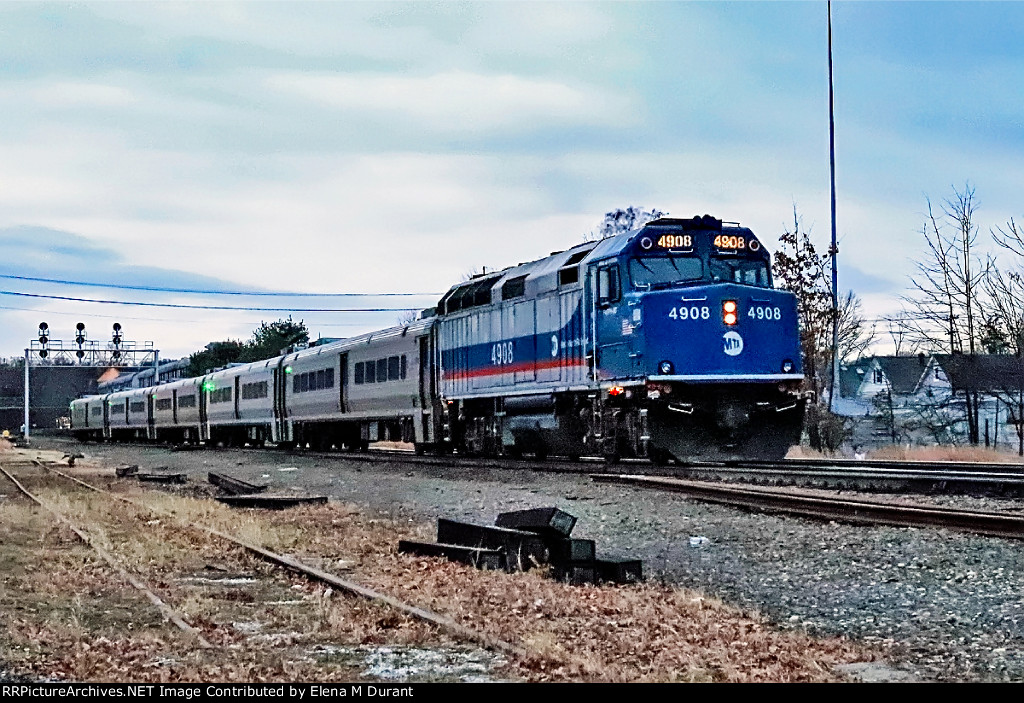 MNCR 4908 on train 1245